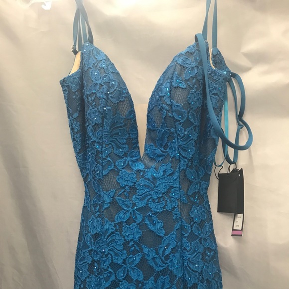 Prom Dress - Picture 1 of 8